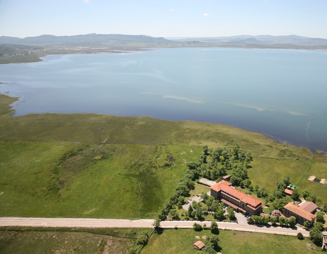 Pantano del Ebro. Balneario de Corconte